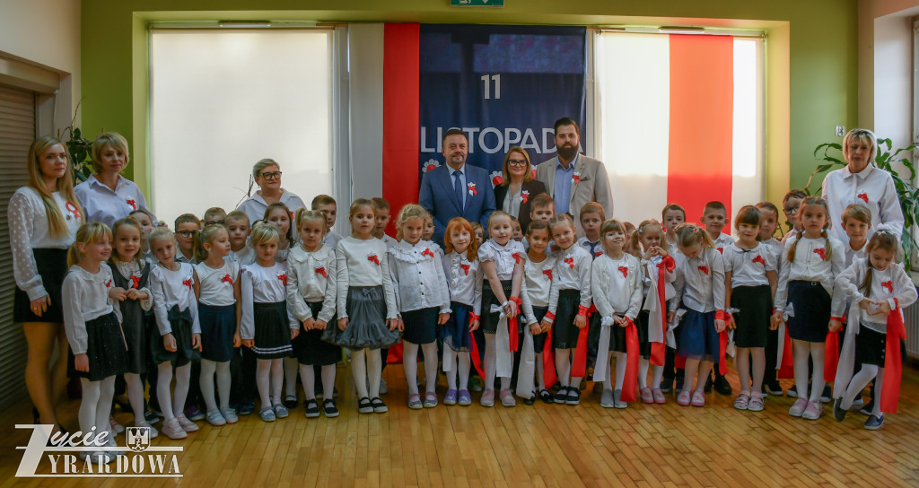 Przedszkolaki z MP nr 5  świętują Niepodległość