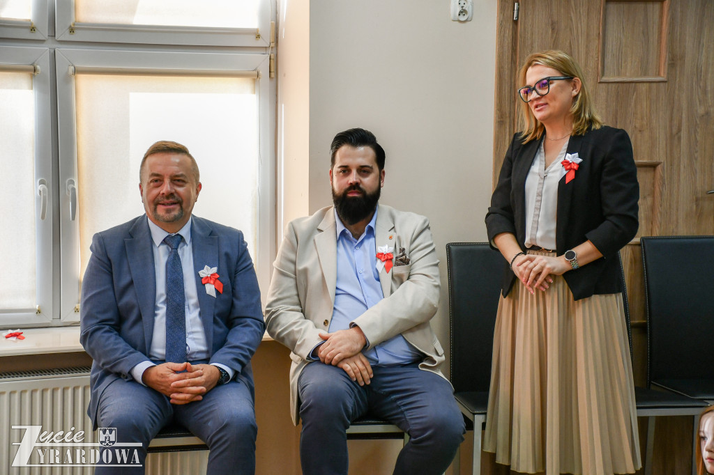 Przedszkolaki z MP nr 5  świętują Niepodległość