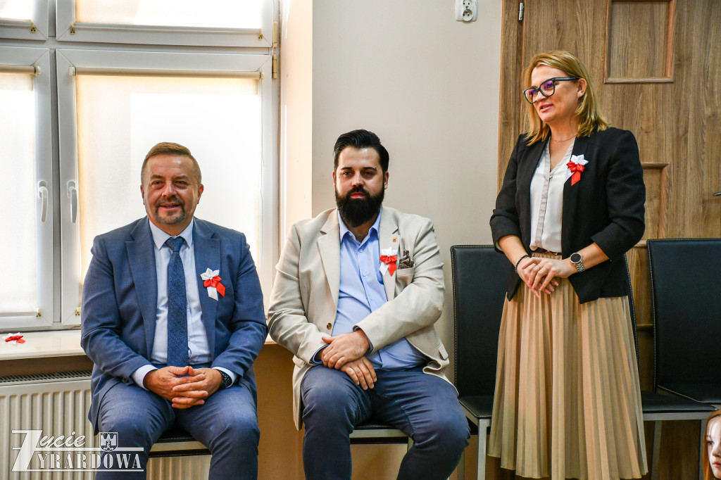 Przedszkolaki z MP nr 5  świętują Niepodległość