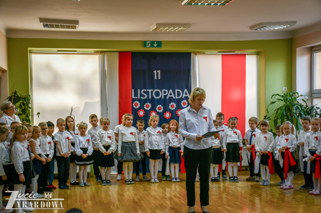 Przedszkolaki z MP nr 5  świętują Niepodległość