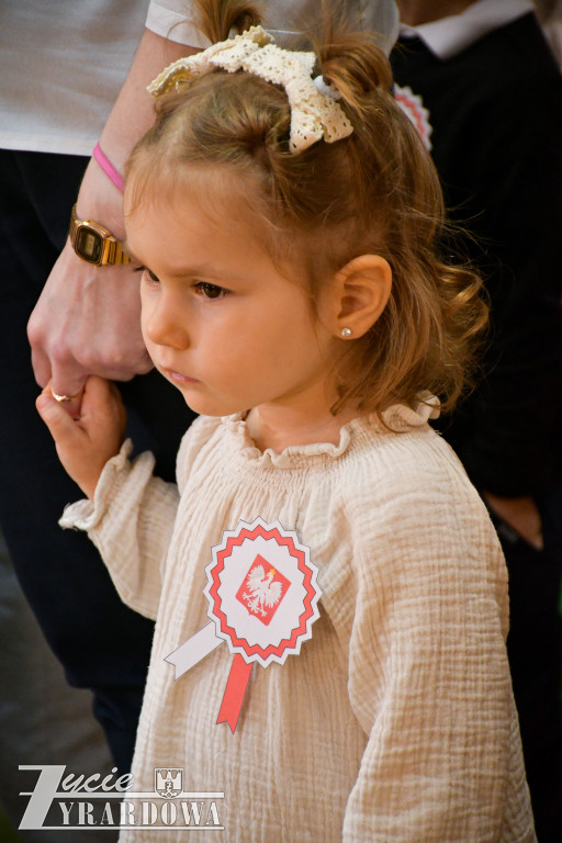 Przedszkolaki z MP nr 5  świętują Niepodległość