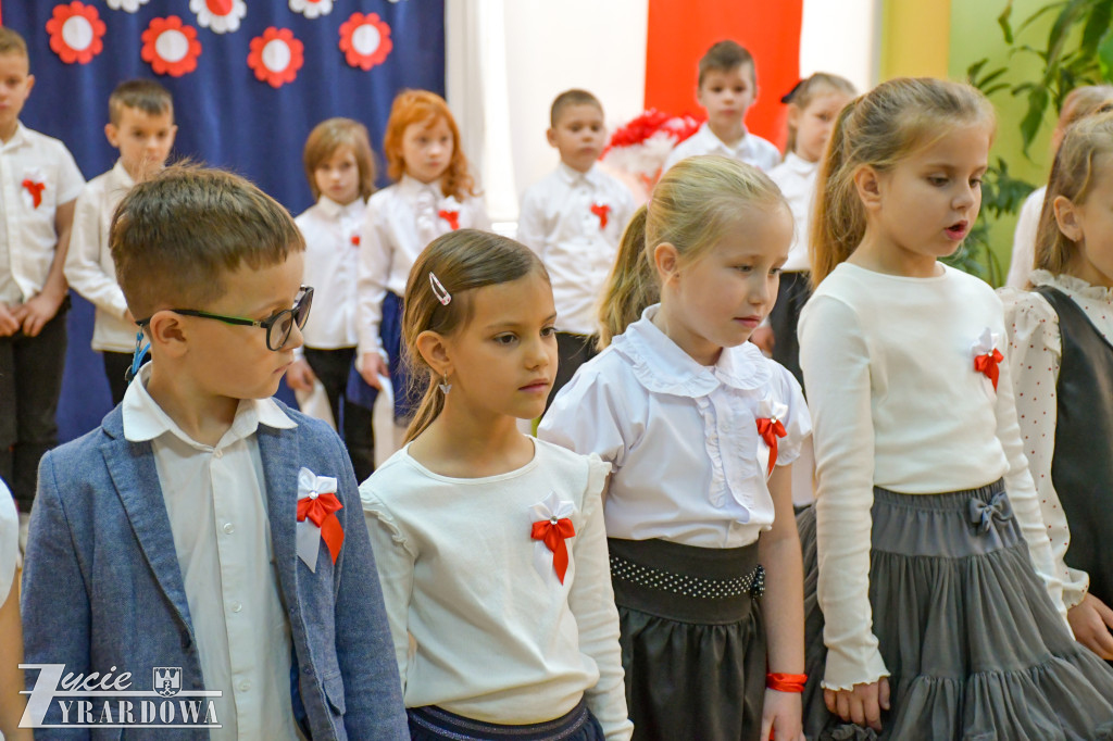 Przedszkolaki z MP nr 5  świętują Niepodległość