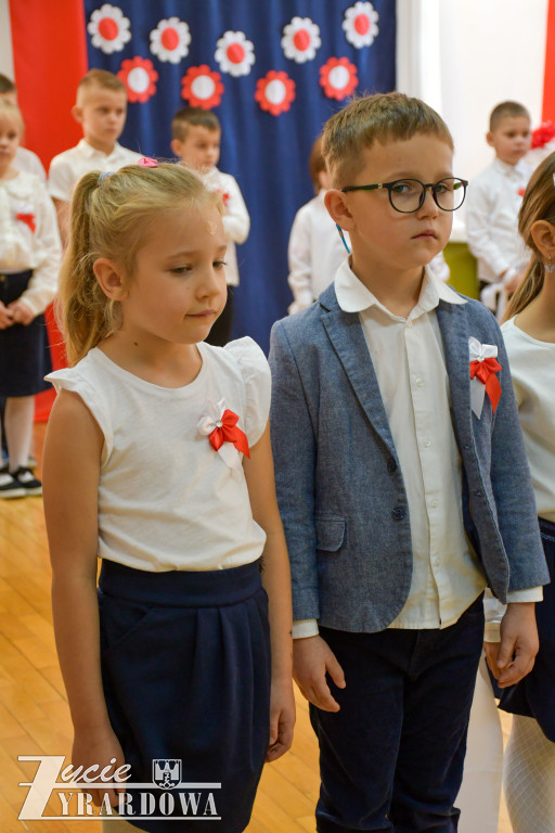 Przedszkolaki z MP nr 5  świętują Niepodległość