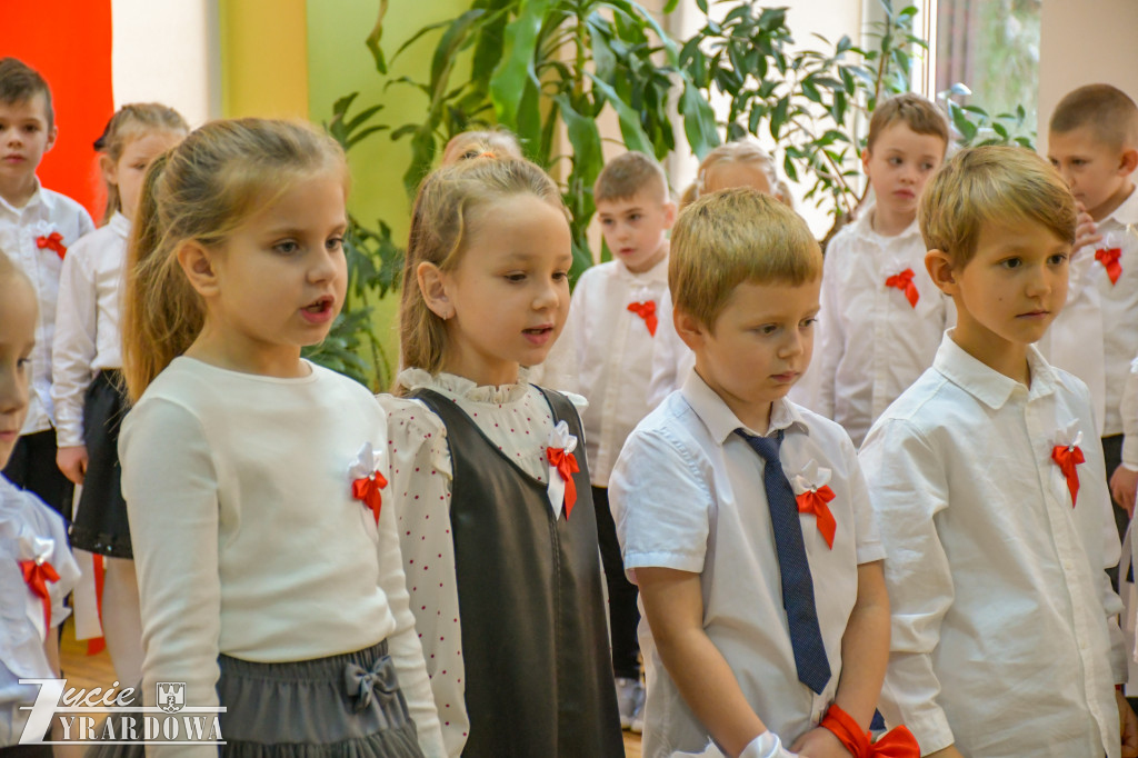 Przedszkolaki z MP nr 5  świętują Niepodległość