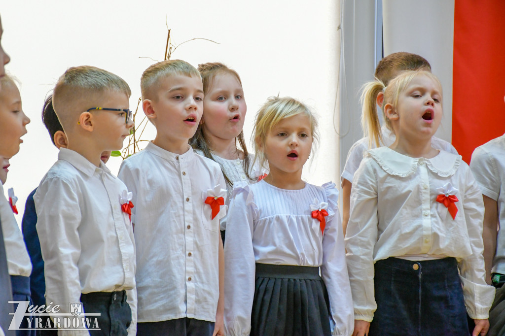 Przedszkolaki z MP nr 5  świętują Niepodległość