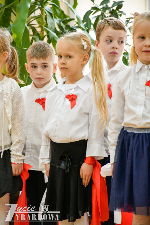 Przedszkolaki z MP nr 5  świętują Niepodległość