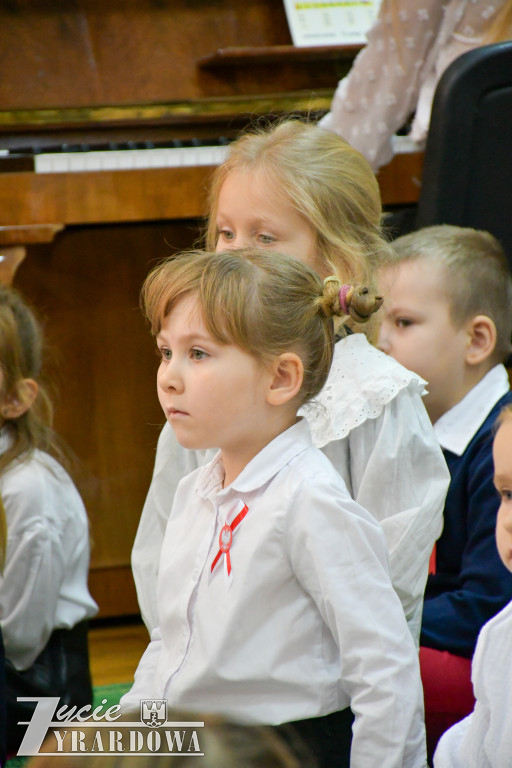 Przedszkolaki z MP nr 5  świętują Niepodległość