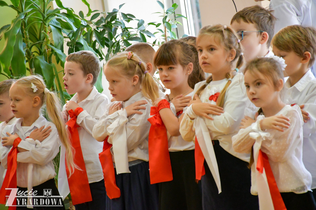 Przedszkolaki z MP nr 5  świętują Niepodległość