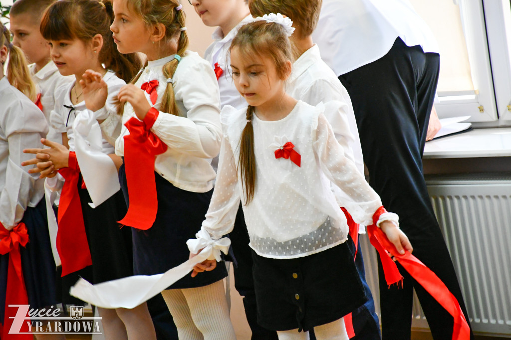 Przedszkolaki z MP nr 5  świętują Niepodległość