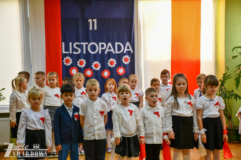 Przedszkolaki z MP nr 5  świętują Niepodległość