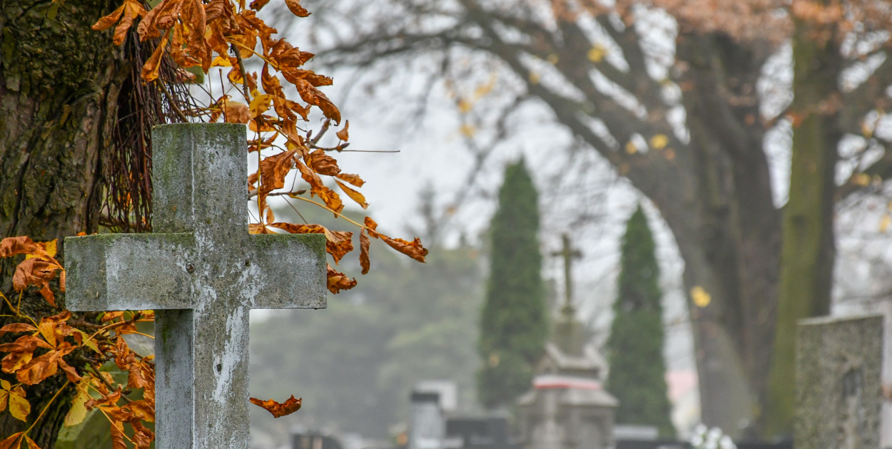 Zaduszkowy spacer po żyrardowskim cmentarzu