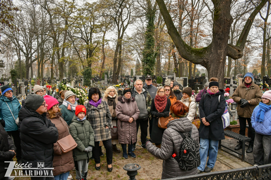 Zaduszkowy spacer po żyrardowskim cmentarzu