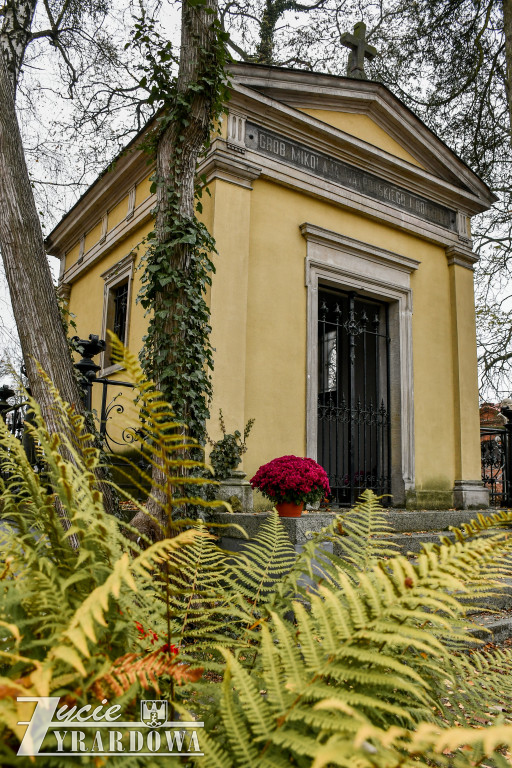 Zaduszkowy spacer po żyrardowskim cmentarzu