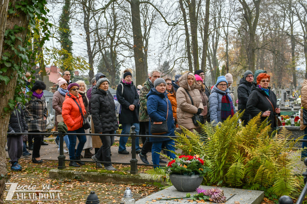 Zaduszkowy spacer po żyrardowskim cmentarzu