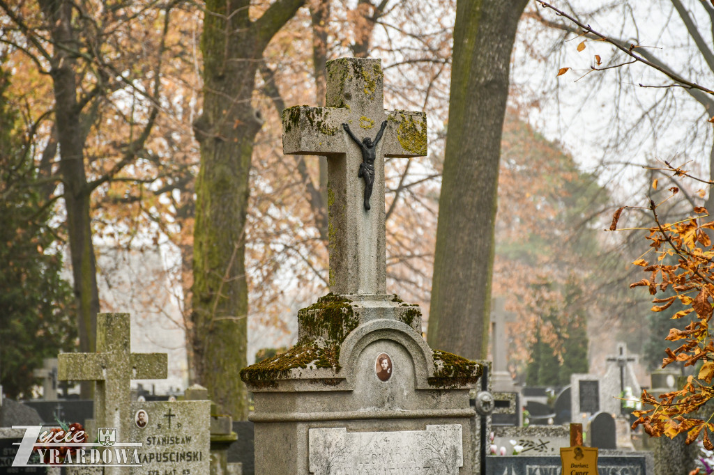Zaduszkowy spacer po żyrardowskim cmentarzu