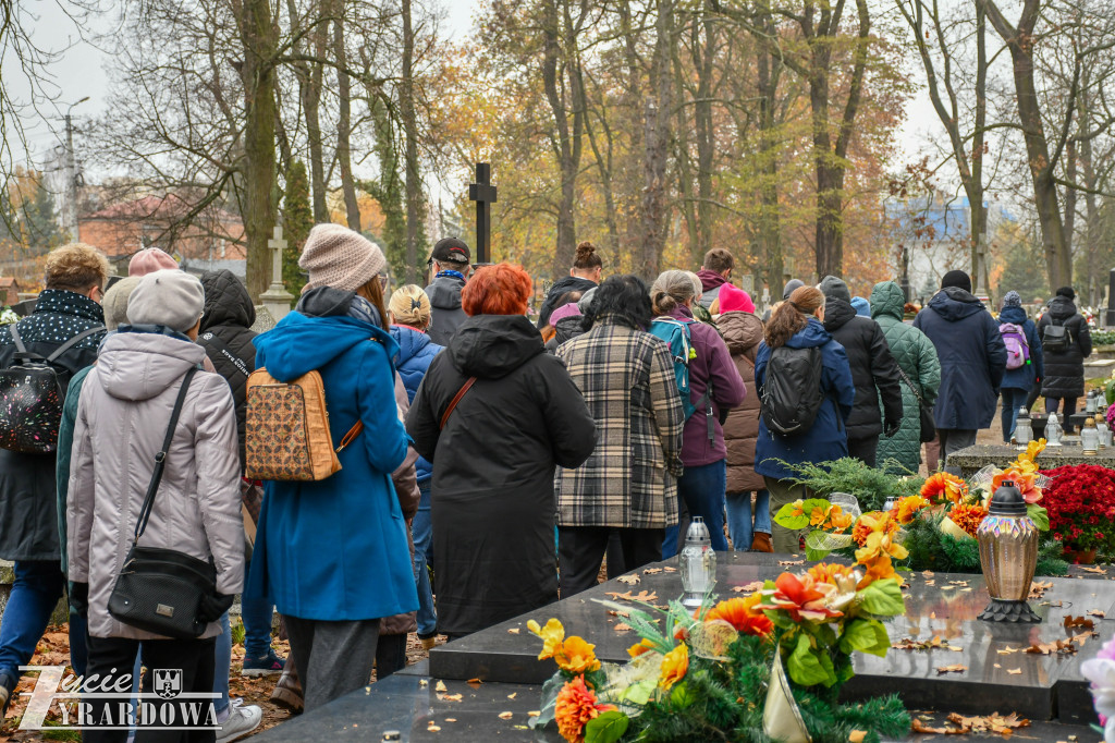 Zaduszkowy spacer po żyrardowskim cmentarzu