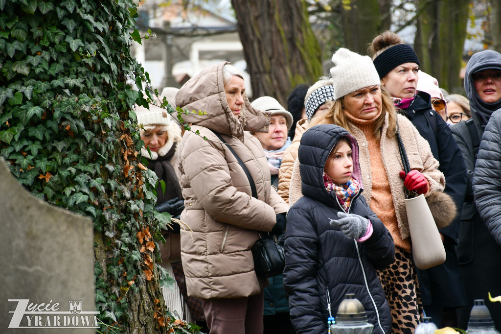 Zaduszkowy spacer po żyrardowskim cmentarzu