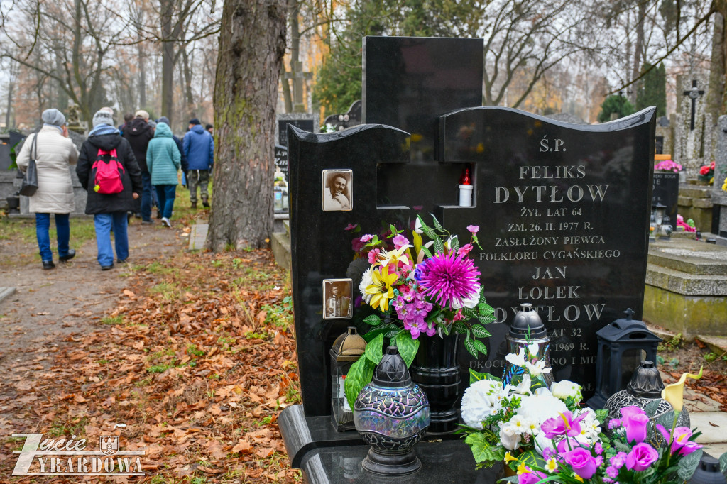 Zaduszkowy spacer po żyrardowskim cmentarzu