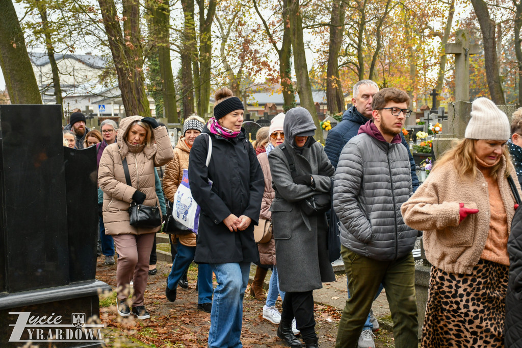 Zaduszkowy spacer po żyrardowskim cmentarzu