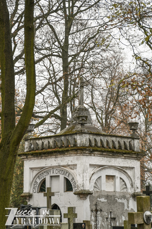 Zaduszkowy spacer po żyrardowskim cmentarzu