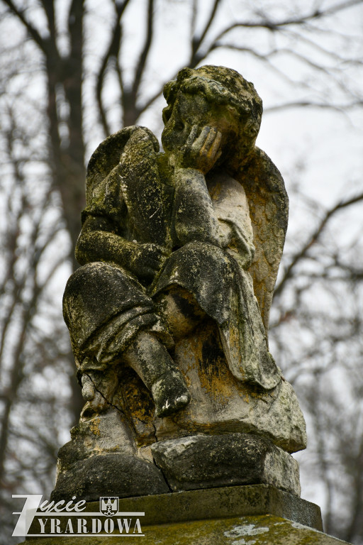 Zaduszkowy spacer po żyrardowskim cmentarzu