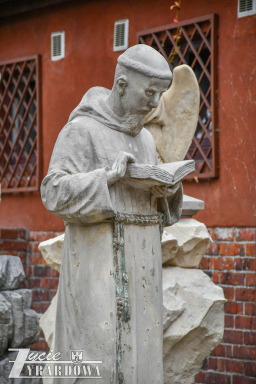 Zaduszkowy spacer po żyrardowskim cmentarzu