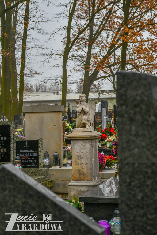 Zaduszkowy spacer po żyrardowskim cmentarzu