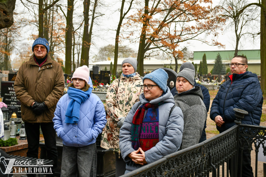 Zaduszkowy spacer po żyrardowskim cmentarzu
