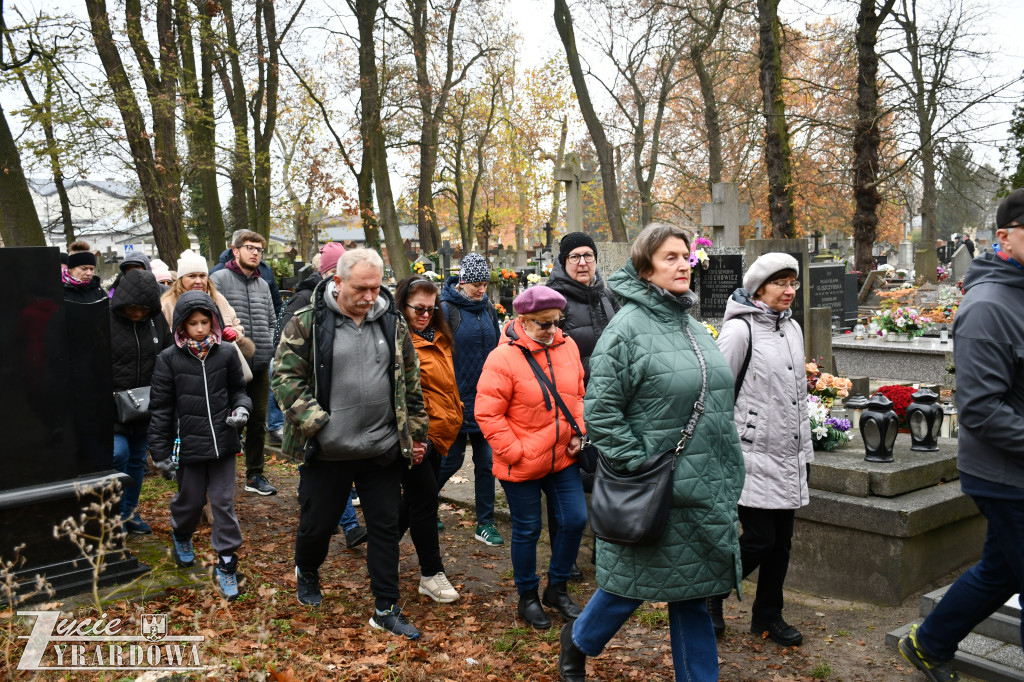 Zaduszkowy spacer po żyrardowskim cmentarzu