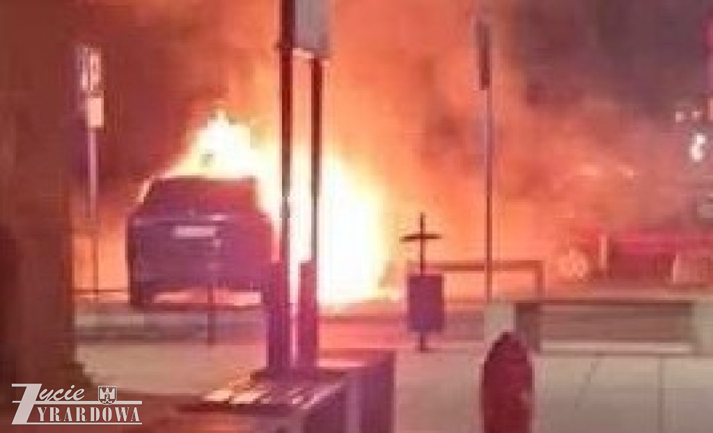 Pożar auta na parkingu Starostwa