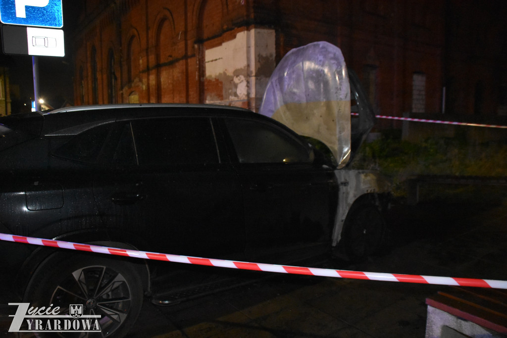 Pożar auta na parkingu Starostwa