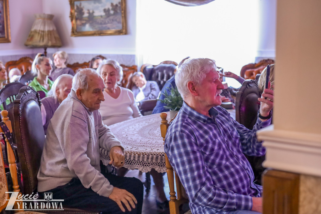 Muzyka i uśmiechy  w Przestrzeni Seniora
