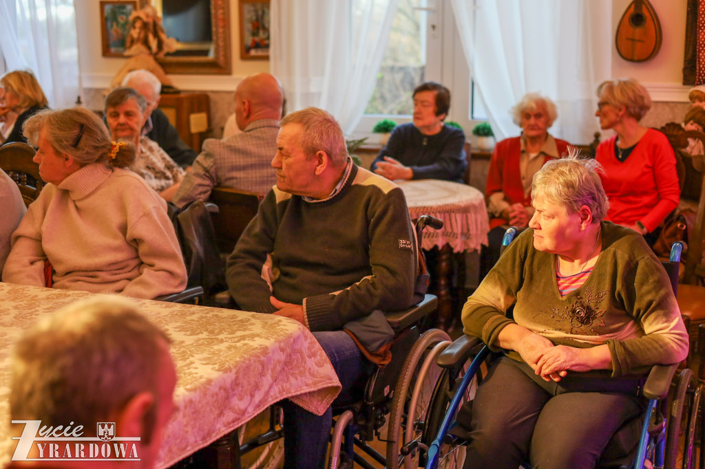 Muzyka i uśmiechy  w Przestrzeni Seniora