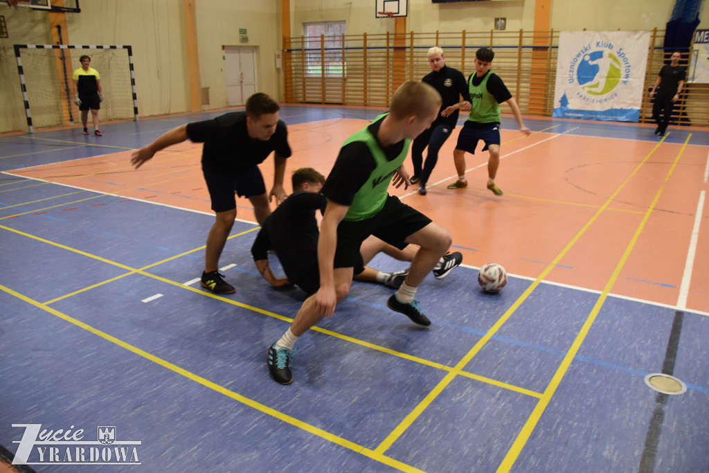 Legia Mszczonów z głównym trofeum