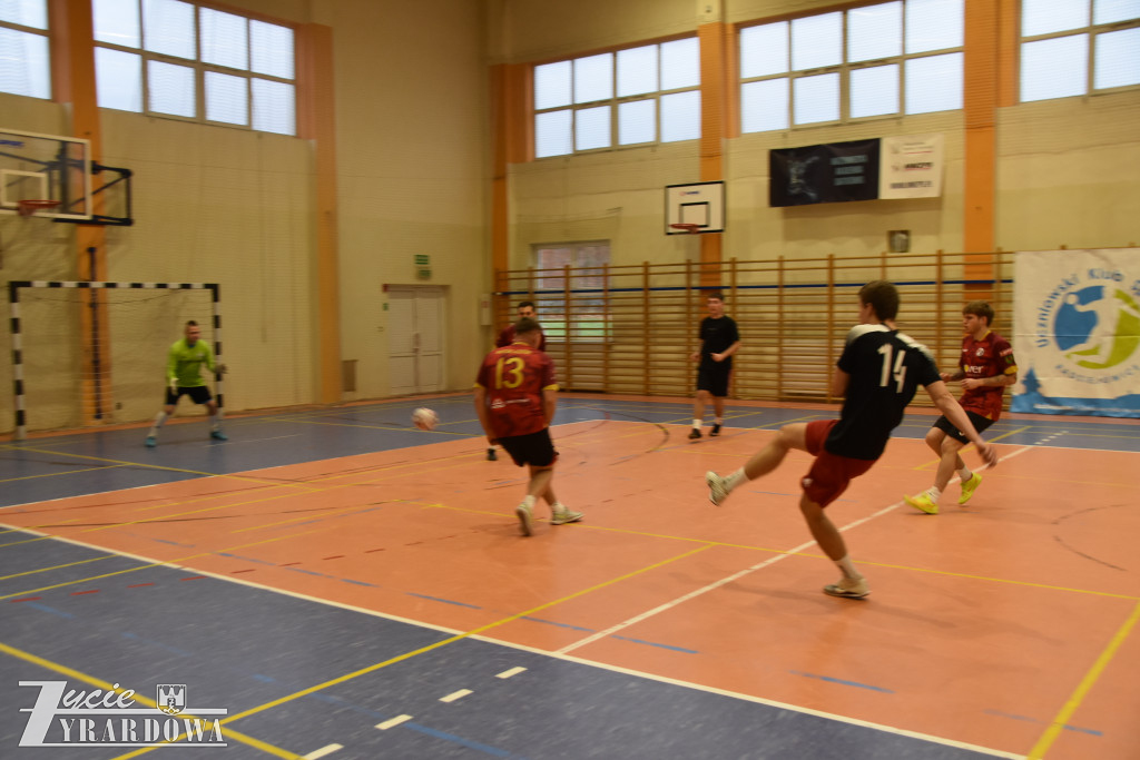 Legia Mszczonów z głównym trofeum