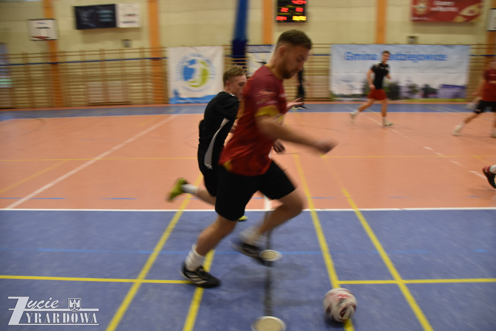 Legia Mszczonów z głównym trofeum