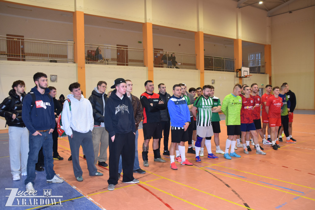 Legia Mszczonów z głównym trofeum