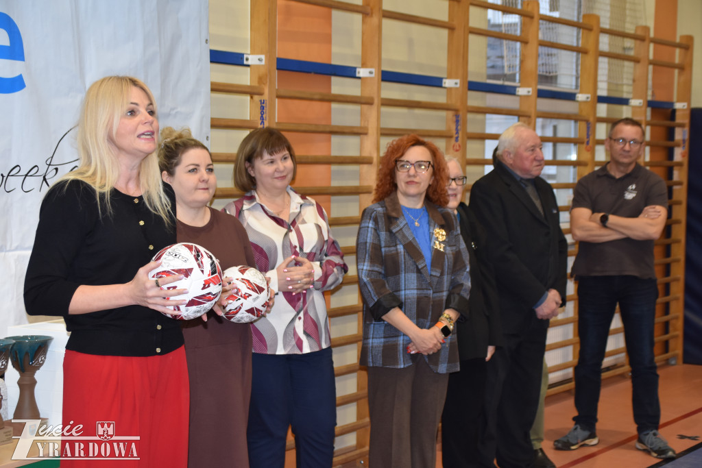 Legia Mszczonów z głównym trofeum