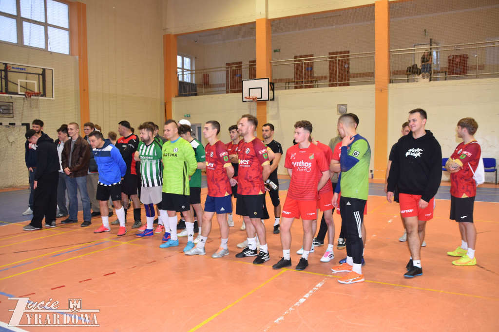 Legia Mszczonów z głównym trofeum