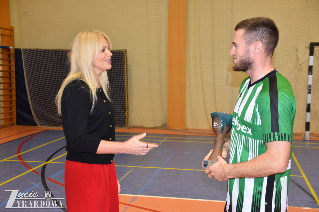 Legia Mszczonów z głównym trofeum