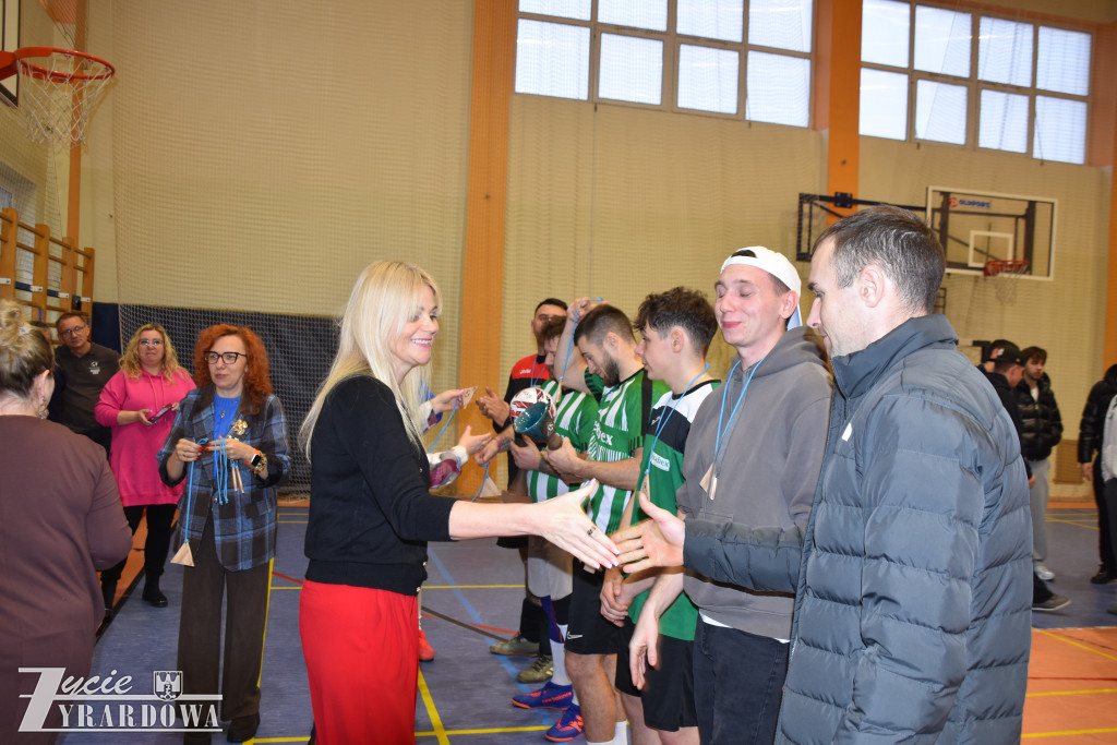 Legia Mszczonów z głównym trofeum