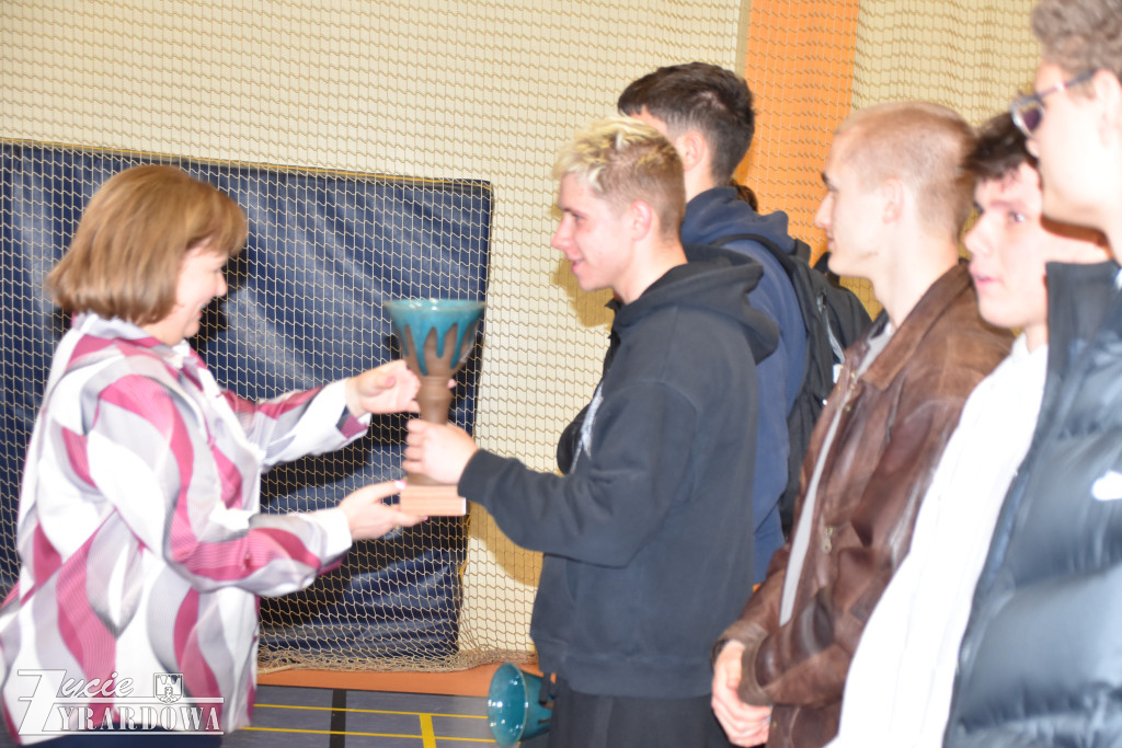 Legia Mszczonów z głównym trofeum