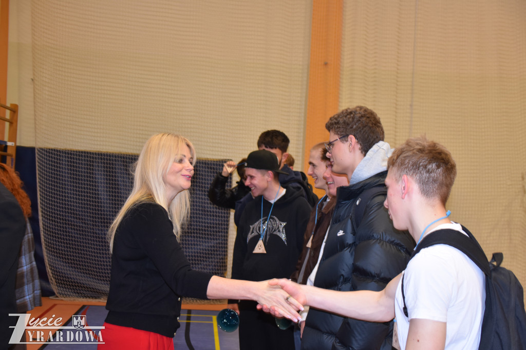 Legia Mszczonów z głównym trofeum