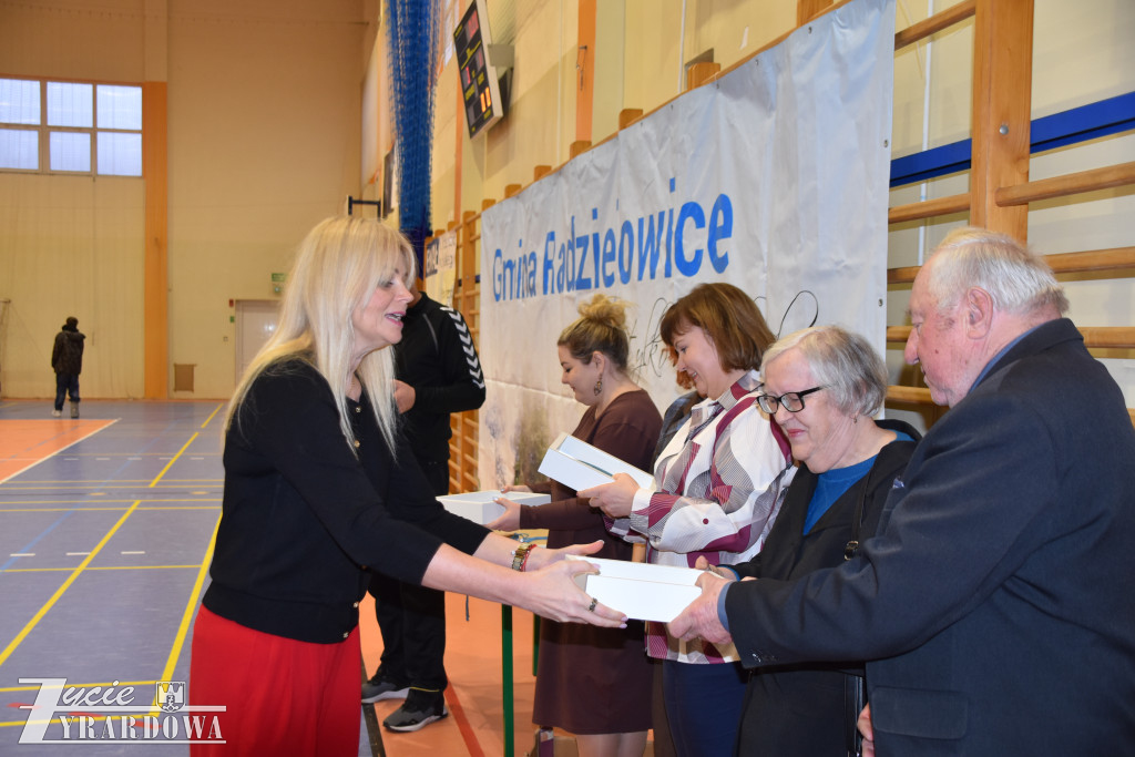 Legia Mszczonów z głównym trofeum