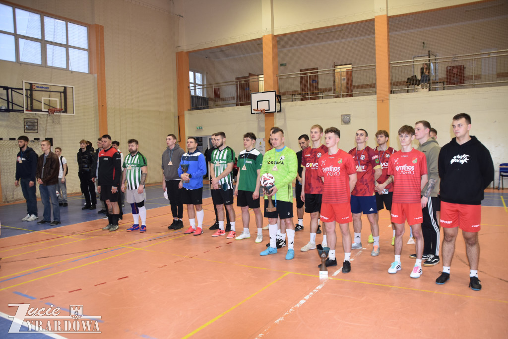 Legia Mszczonów z głównym trofeum