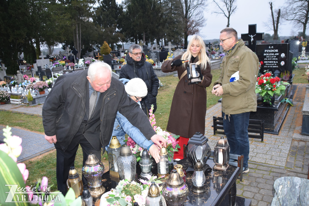 Legia Mszczonów z głównym trofeum