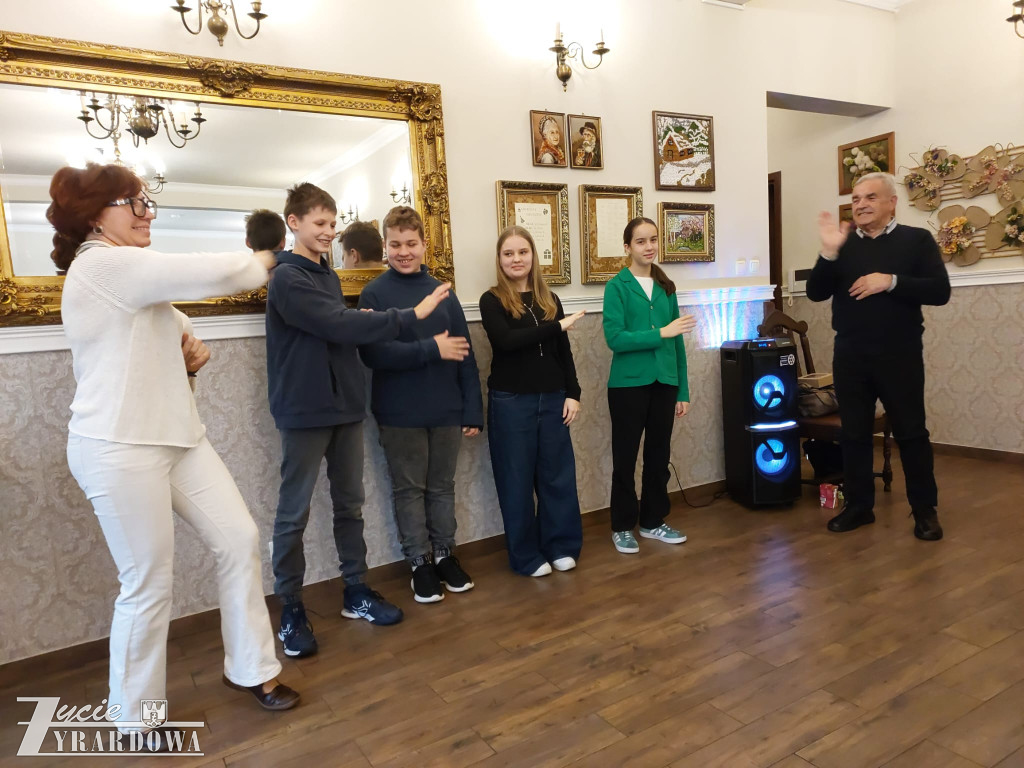 Uczniowie SP 6 zachwycili seniorów swoimi pasjami