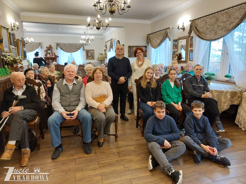 Uczniowie SP 6 zachwycili seniorów swoimi pasjami