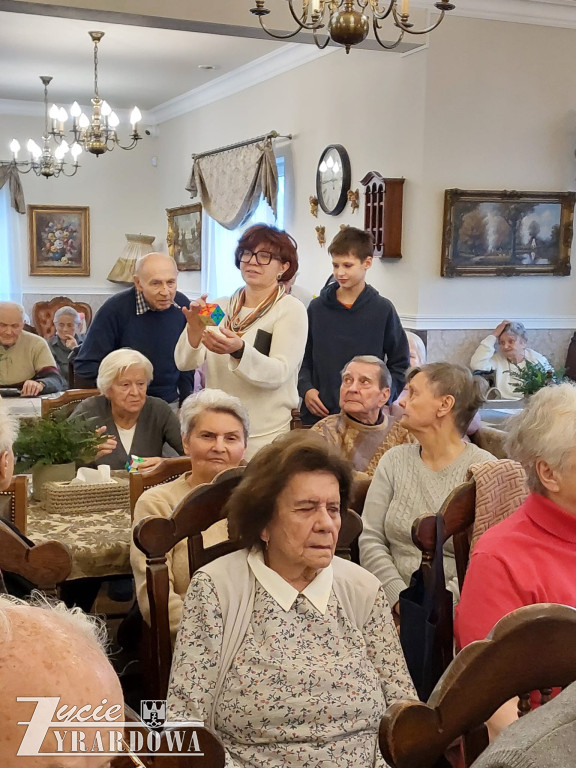 Uczniowie SP 6 zachwycili seniorów swoimi pasjami