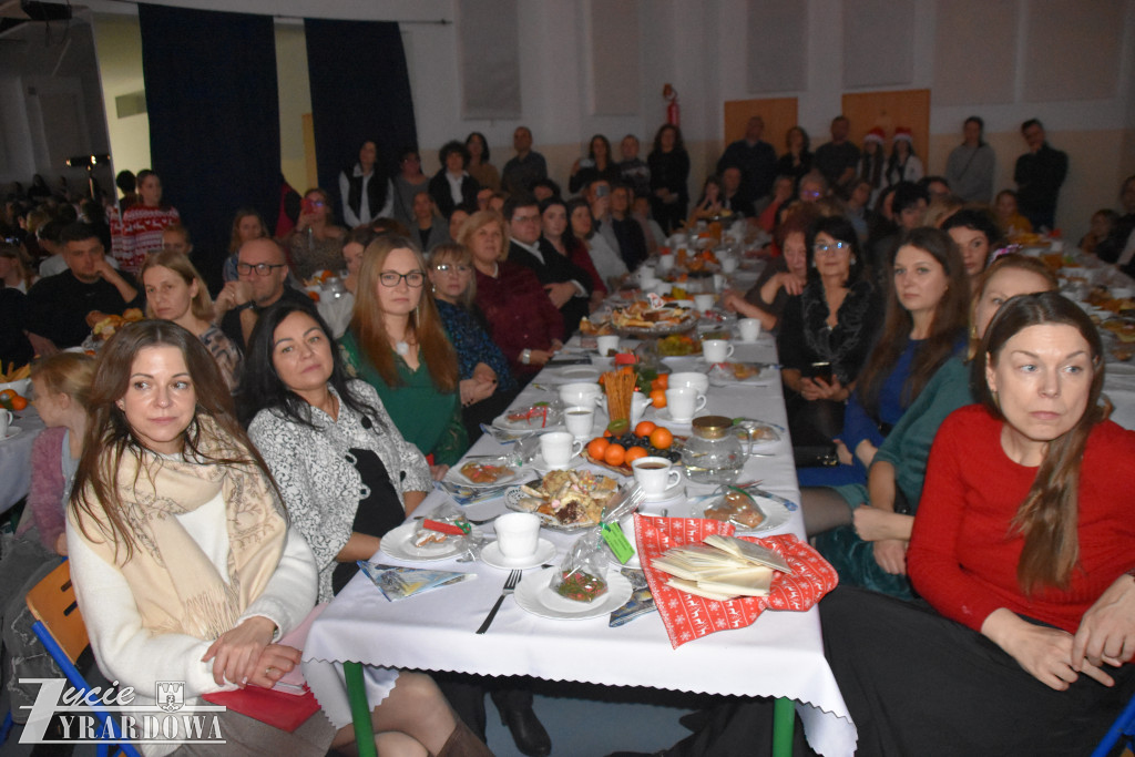 Jasełka i piękna atmosfera bliskiego Bożego Narodzenia